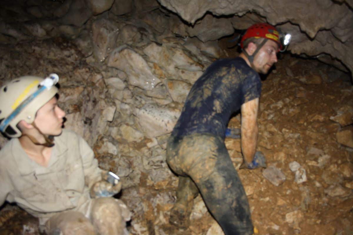 Torben og Frederik i den lukkede grotte.jpg